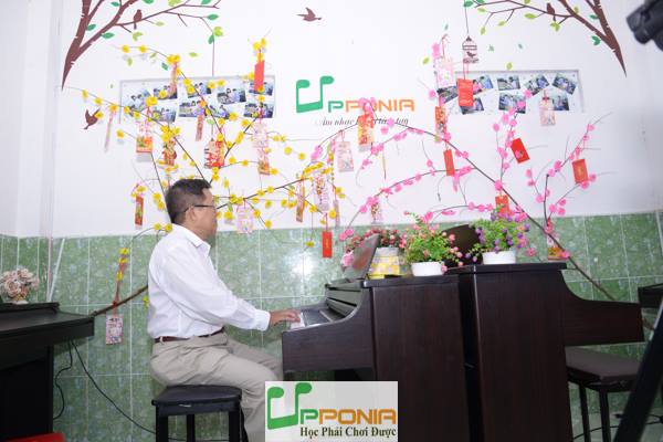 Chú Văn - Lớp học piano người lớn tại Trung Tâm Âm Nhạc Upponia