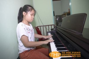 Học piano tại quận Thủ Đức - Bé Bích Hà