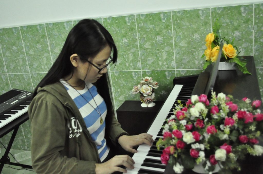 Em Nhật Nguyên - Lớp học đàn piano căn bản