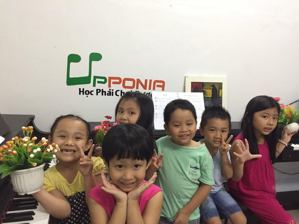 Lớp học piano cho trẻ em của Trung tâm âm nhạc Upponia