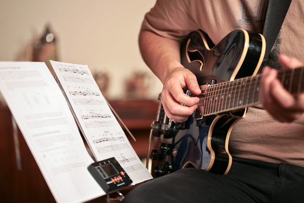 học đàn guitar solo nhanh nhất thủ đức - Trung tâm âm nhạc Upponia