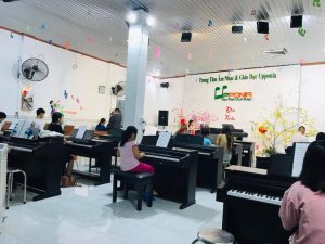 Lớp piano của Trung tâm âm nhạc và giáo dục Upponia