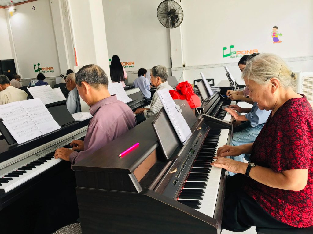 Lớp học piano cho người lớn của Upponia